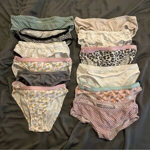 💕 Size 6 Girls Underwear - Lot of 12 - Cat & Jack, Fruit of the Loom, Old Navy